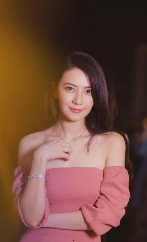 袁立阿姨爆料视频大全集,揭秘娱乐圈幕后真相 第1张 袁立阿姨爆料视频大全集,揭秘娱乐圈幕后真相 第1张